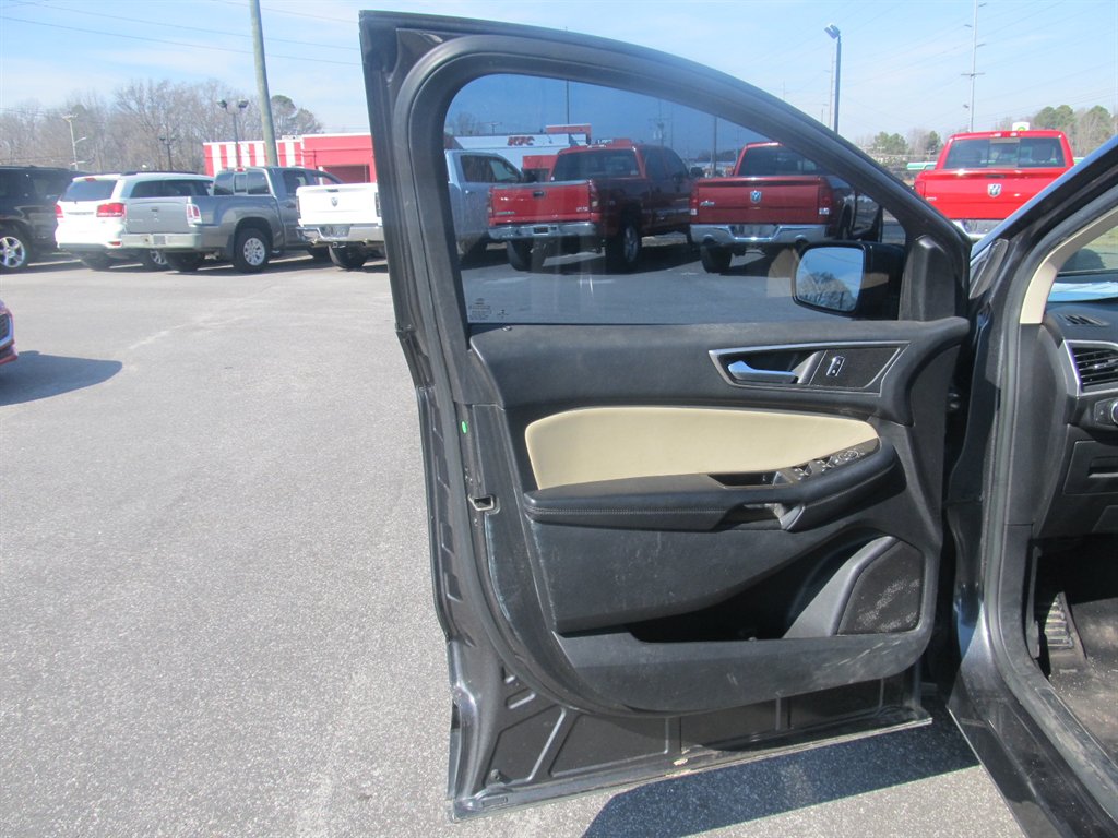 2015 Ford Edge - $9,999