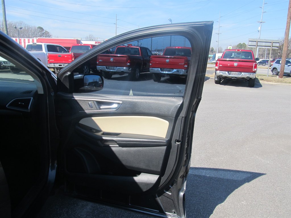 2015 Ford Edge - $9,999