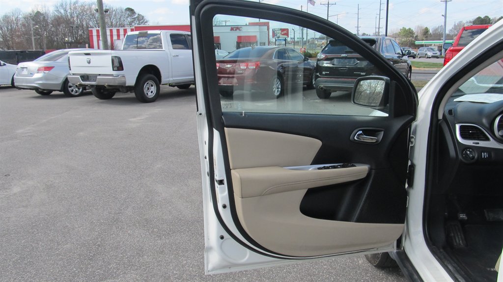 2017 Dodge Journey - $8,999