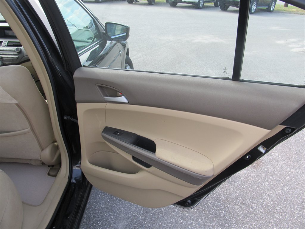2009 Honda Accord - $8,999