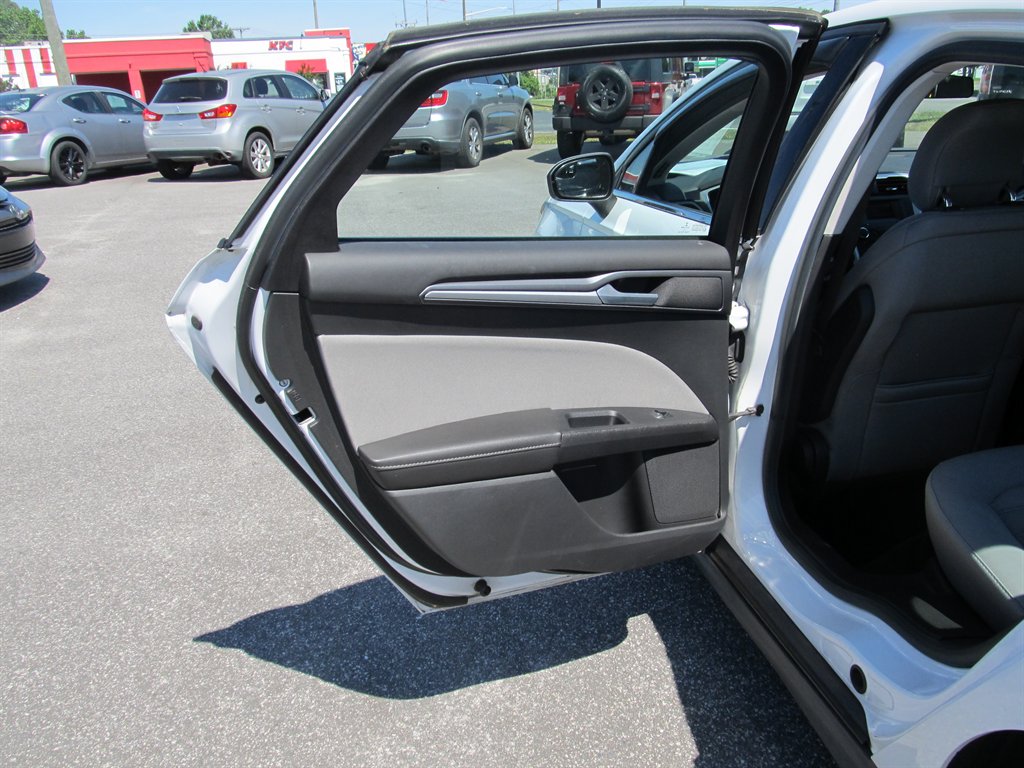 2014 Ford Fusion - $9,999