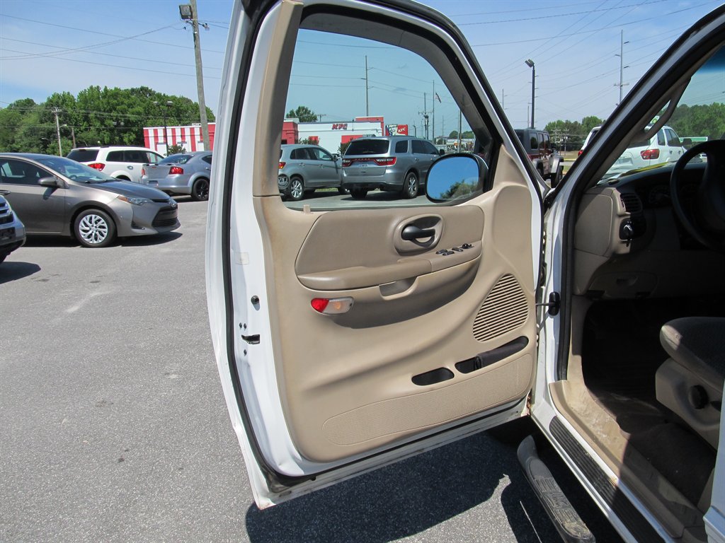 2000 Ford F150 - $7,999