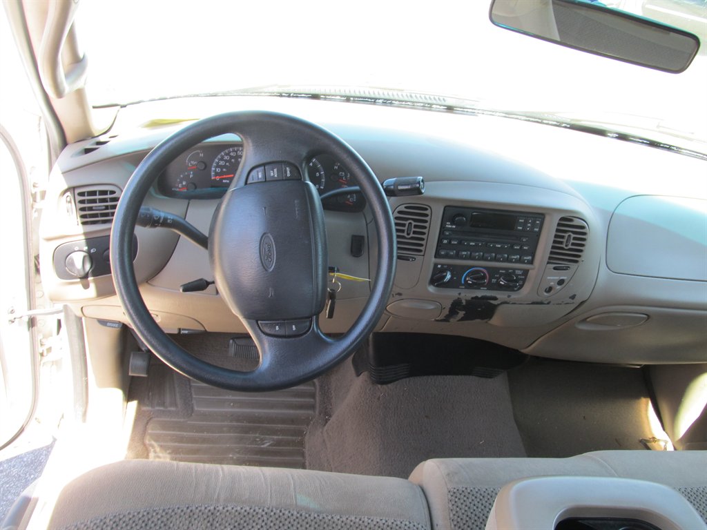 2000 Ford F150 - $7,999