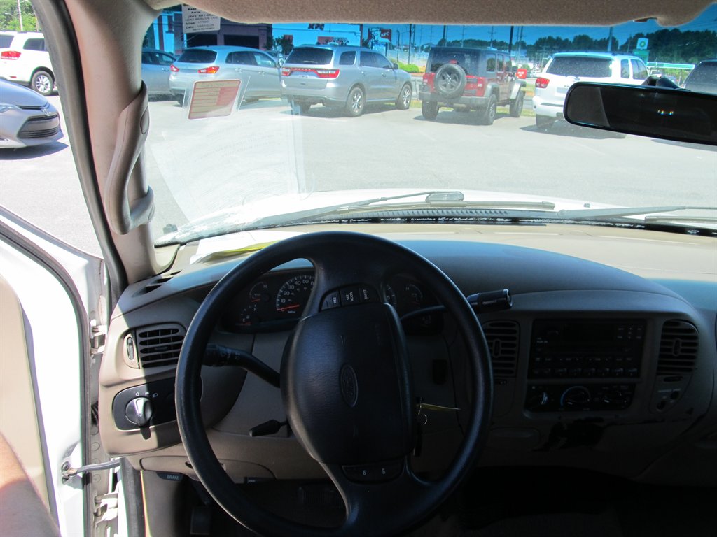 2000 Ford F150 - $7,999