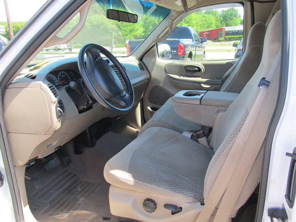 2000 Ford F150 - $7,999