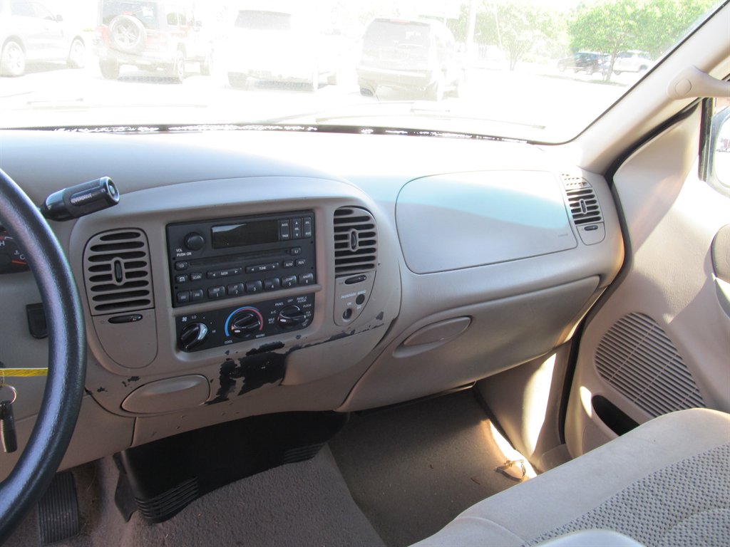 2000 Ford F150 - $7,999