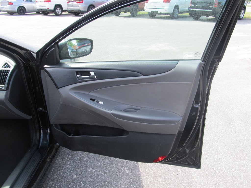 2012 Hyundai Sonata - $6,999