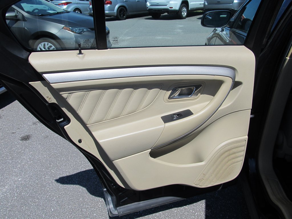 2015 Ford Taurus - $9,999