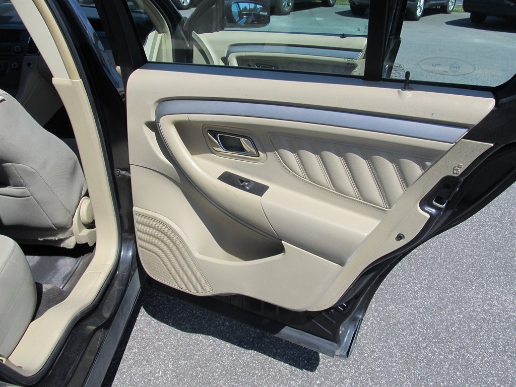 2015 Ford Taurus - $9,999