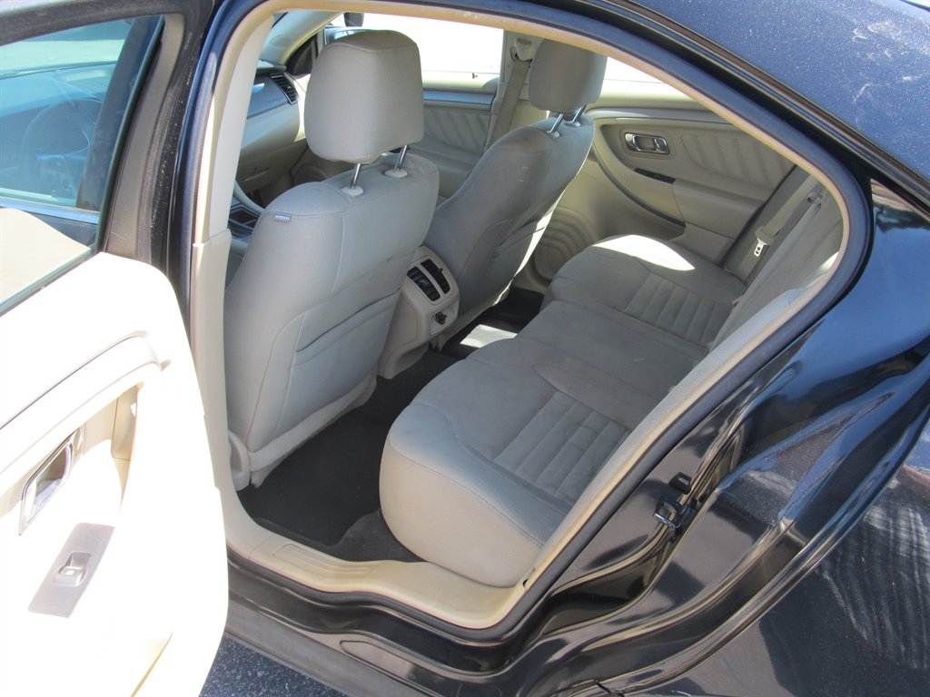 2015 Ford Taurus - $9,999