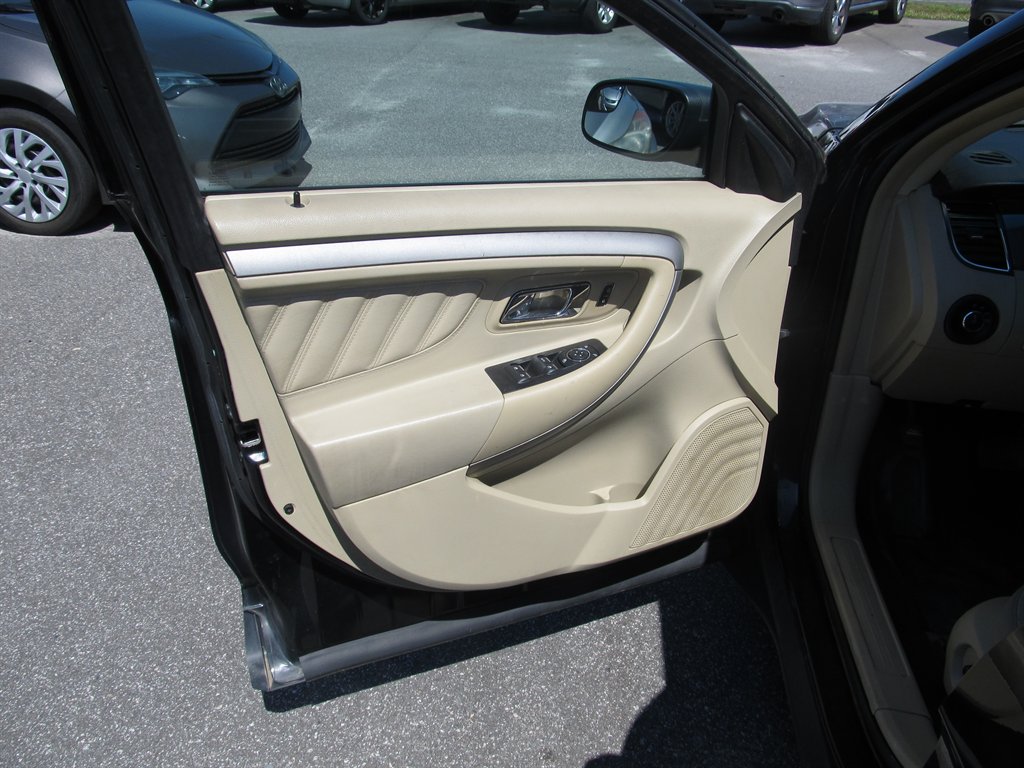 2015 Ford Taurus - $9,999