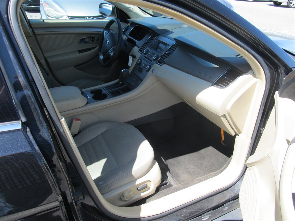 2015 Ford Taurus - $9,999