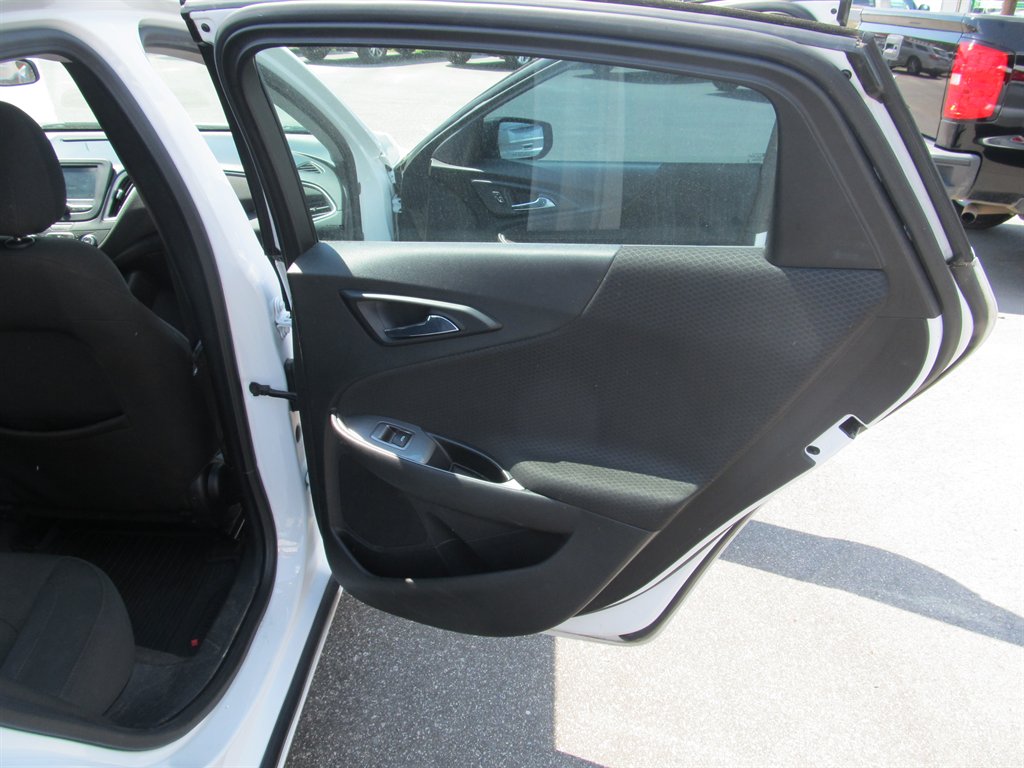 2016 Chevrolet Malibu - $9,999