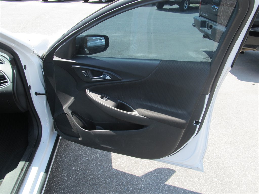 2016 Chevrolet Malibu - $9,999
