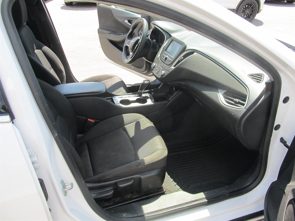 2016 Chevrolet Malibu - $9,999