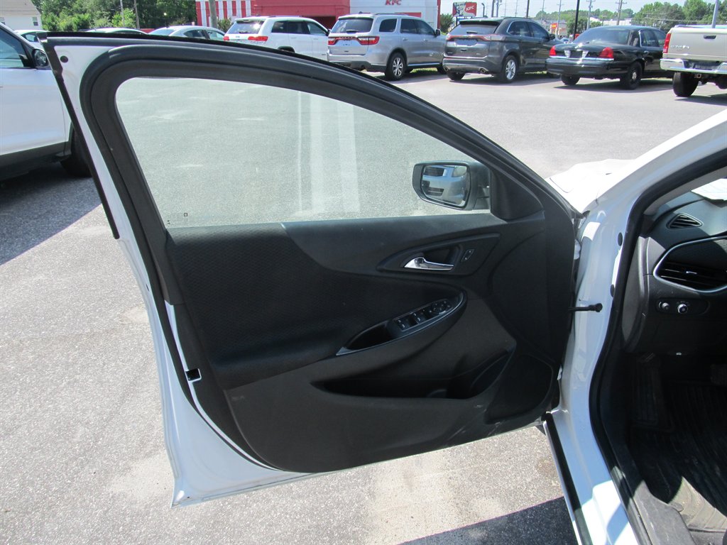 2016 Chevrolet Malibu - $9,999