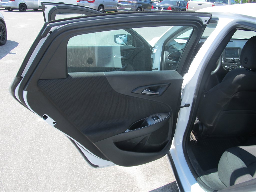 2016 Chevrolet Malibu - $9,999