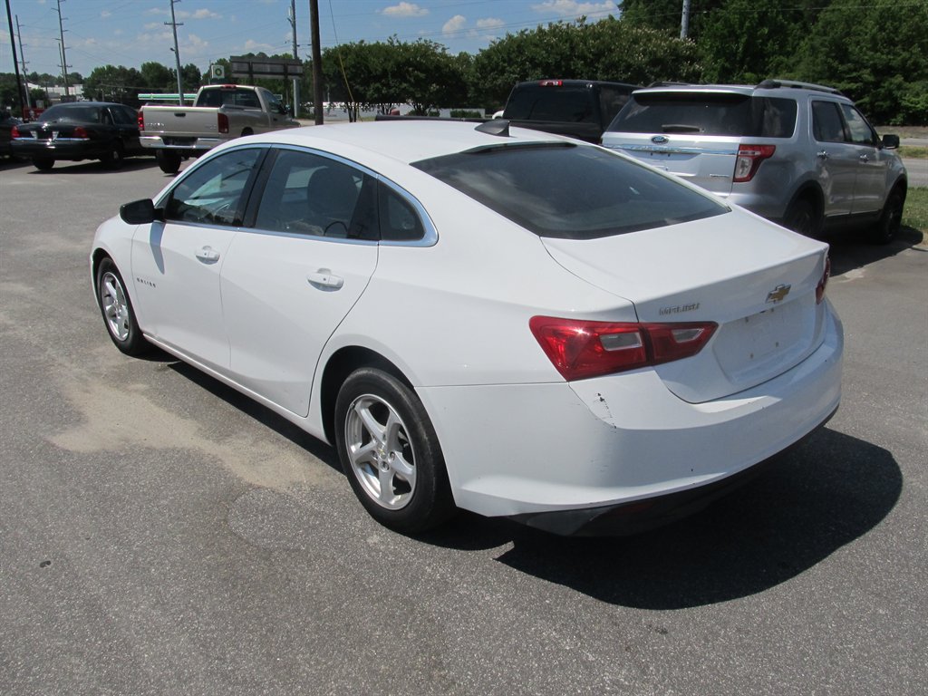 2016 Chevrolet Malibu - $9,999