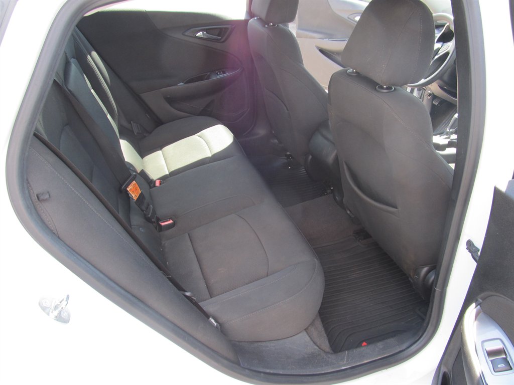 2016 Chevrolet Malibu - $9,999
