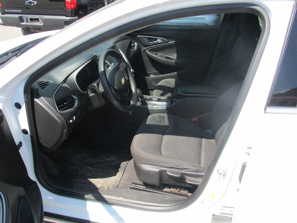 2016 Chevrolet Malibu - $9,999