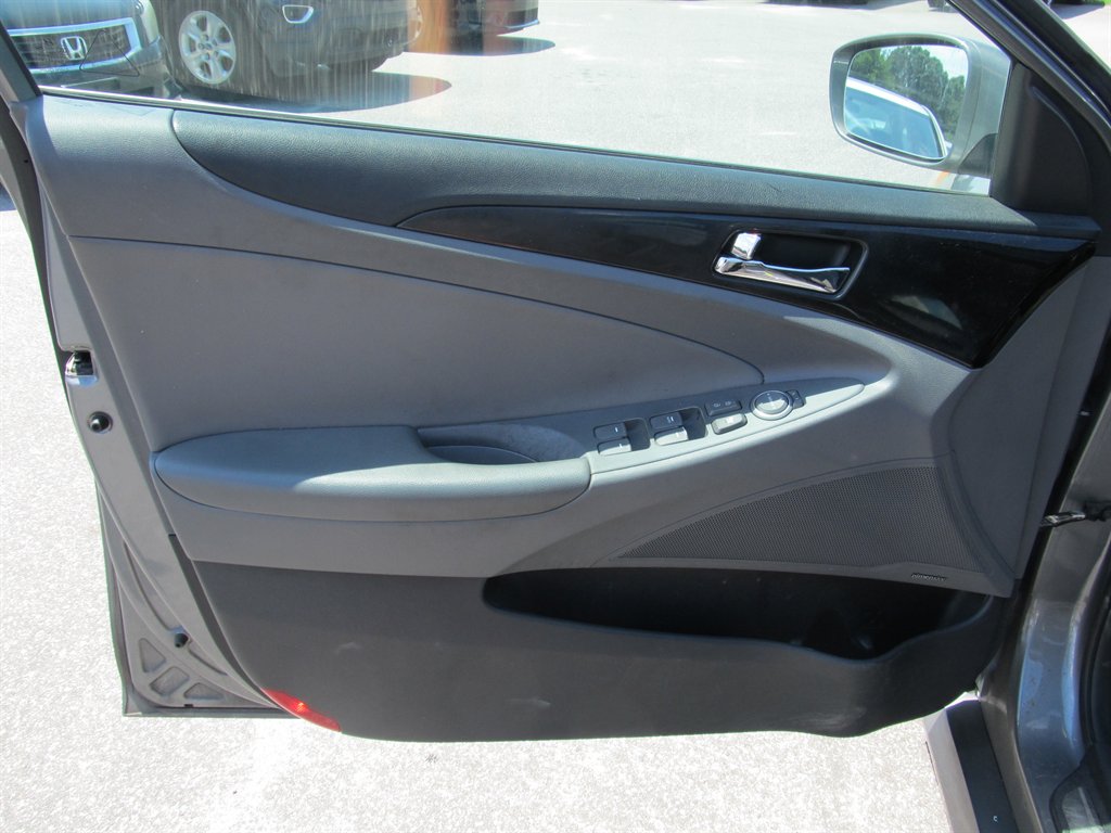 2014 Hyundai Sonata - $10,999