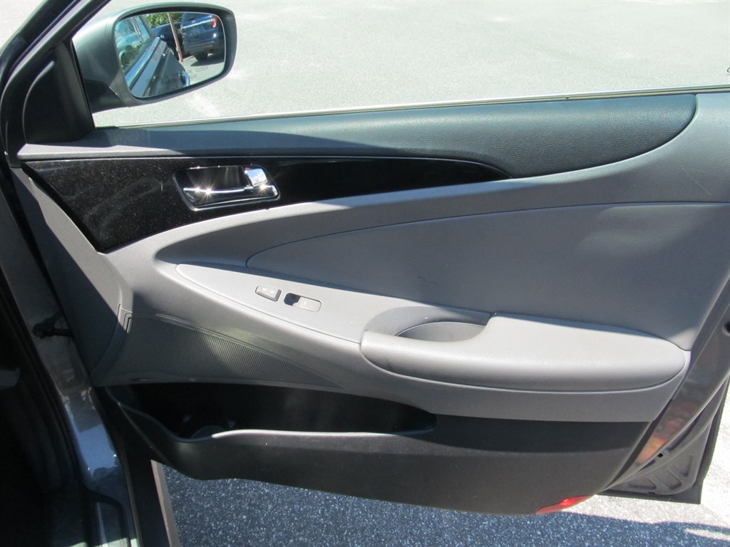 2014 Hyundai Sonata - $10,999