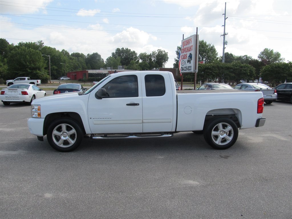 2009 Chevrolet Silverado - $10,999