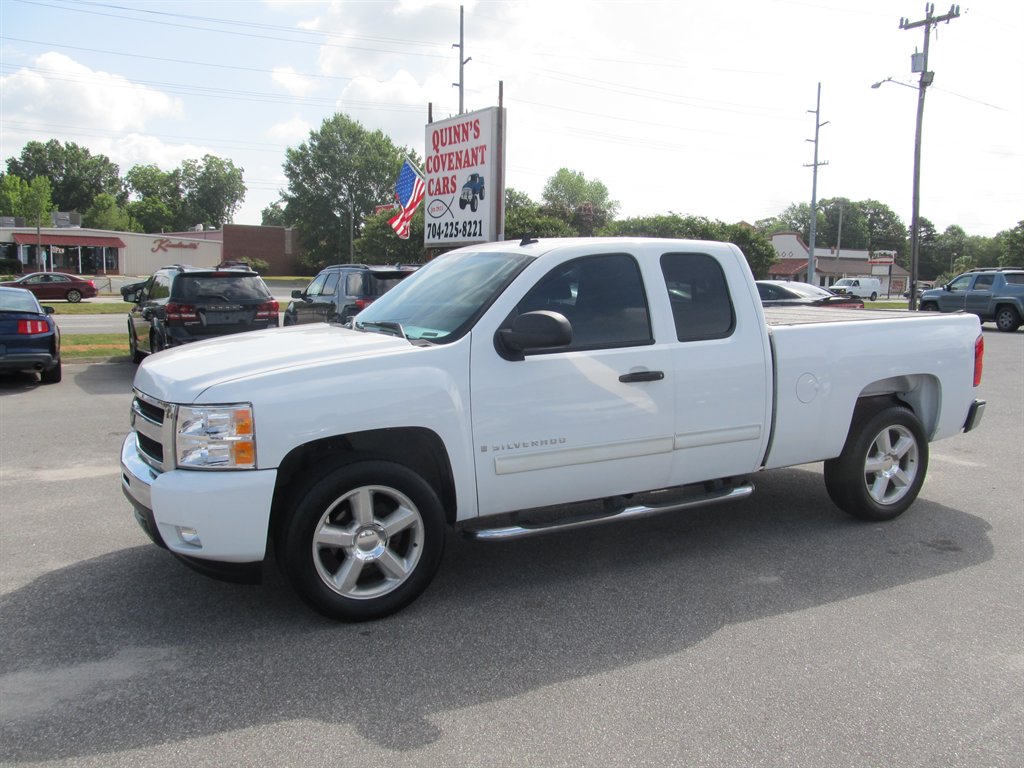2009 Chevrolet Silverado - $10,999