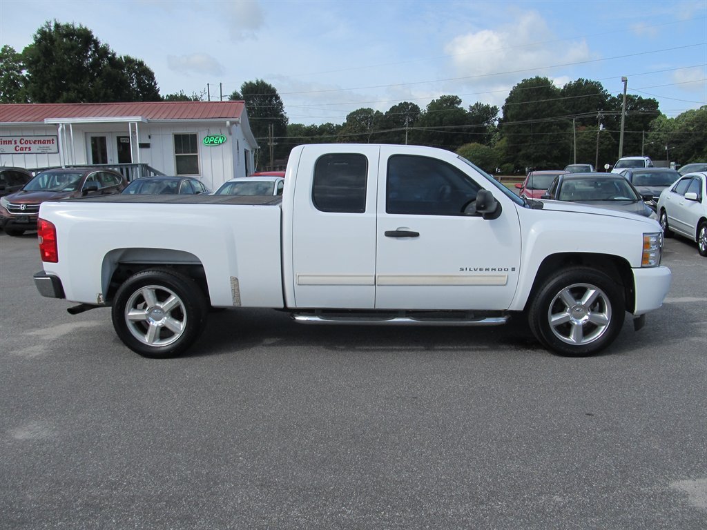 2009 Chevrolet Silverado - $10,999