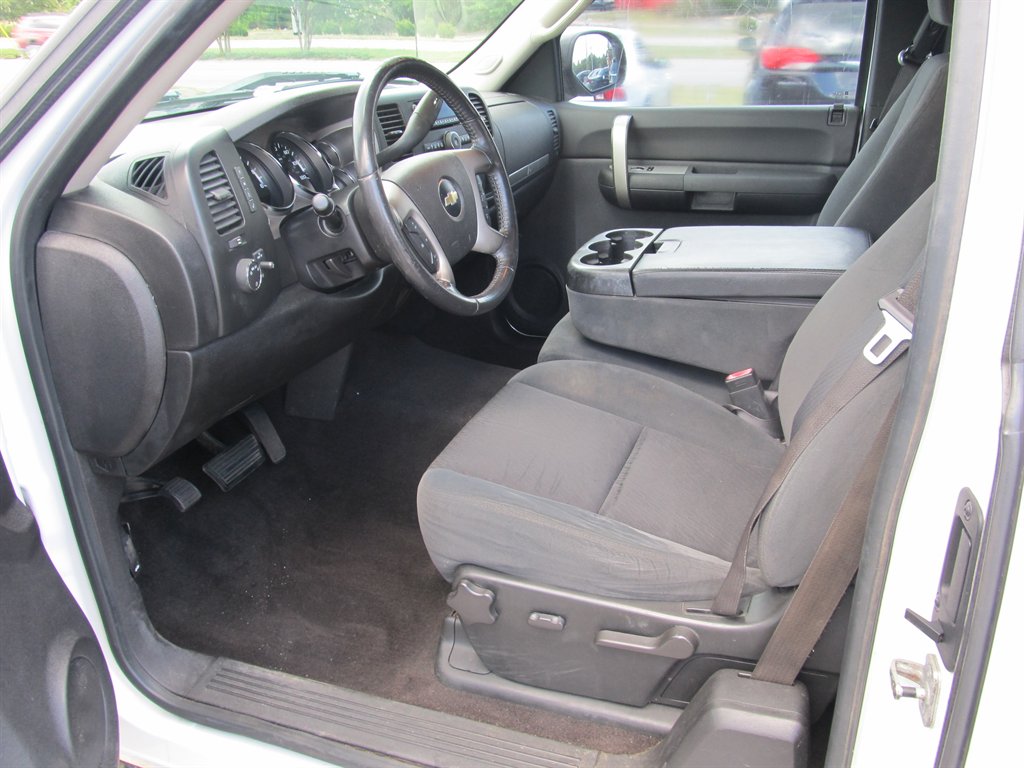 2009 Chevrolet Silverado - $10,999