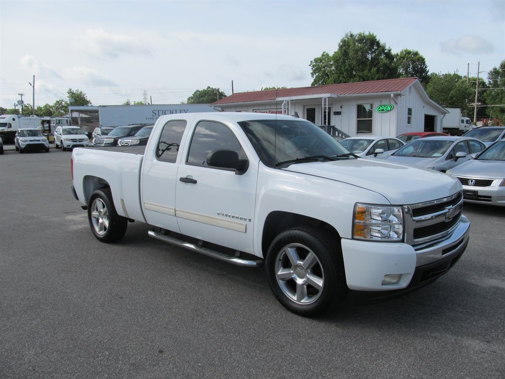 2009 Chevrolet Silverado - $10,999