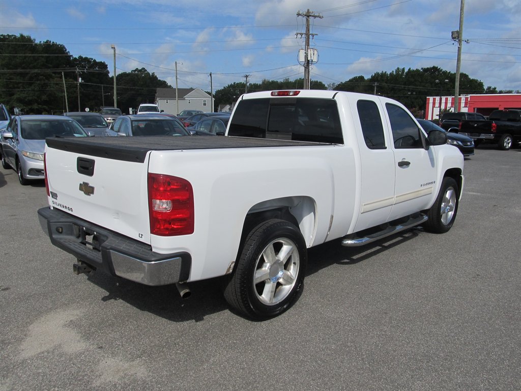 2009 Chevrolet Silverado - $10,999