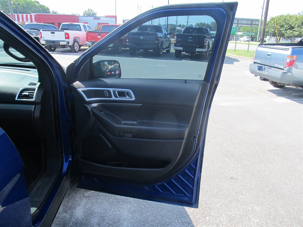 2015 Ford Explorer - $10,999