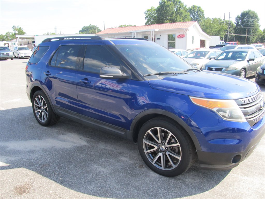 2015 Ford Explorer - $10,999