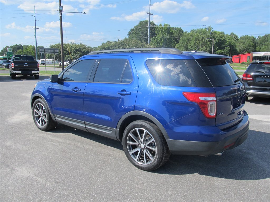 2015 Ford Explorer - $10,999