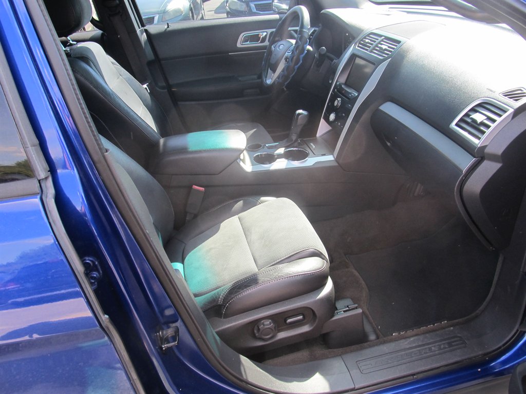 2015 Ford Explorer - $10,999