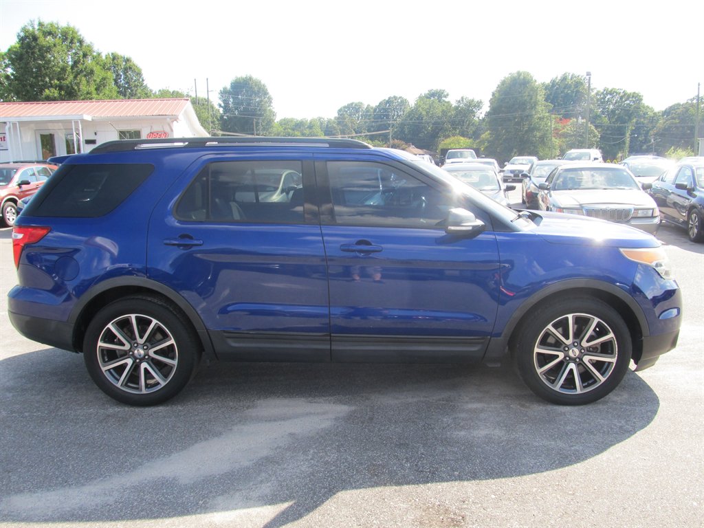 2015 Ford Explorer - $10,999