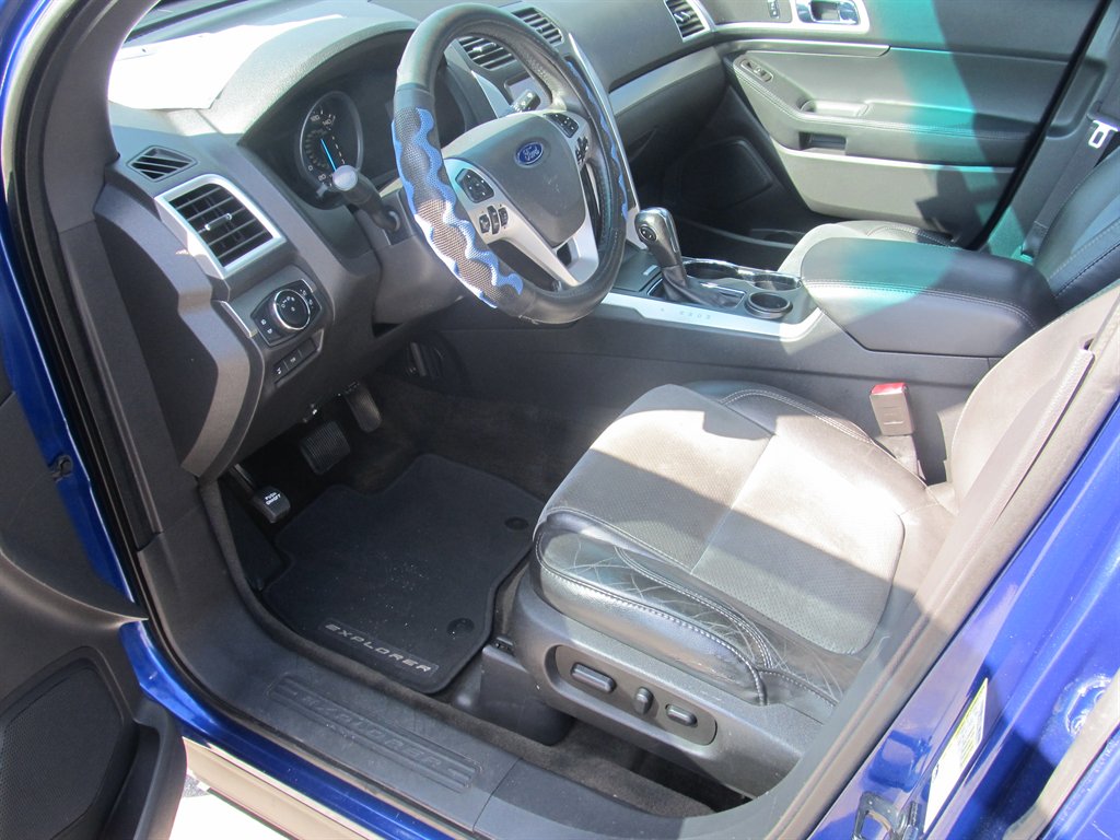 2015 Ford Explorer - $10,999