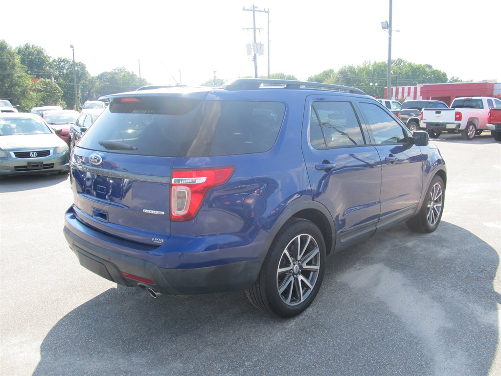 2015 Ford Explorer - $10,999