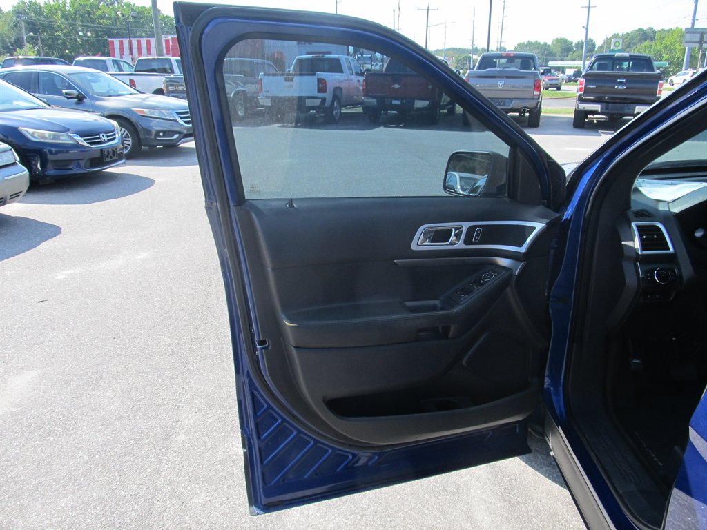 2015 Ford Explorer - $10,999