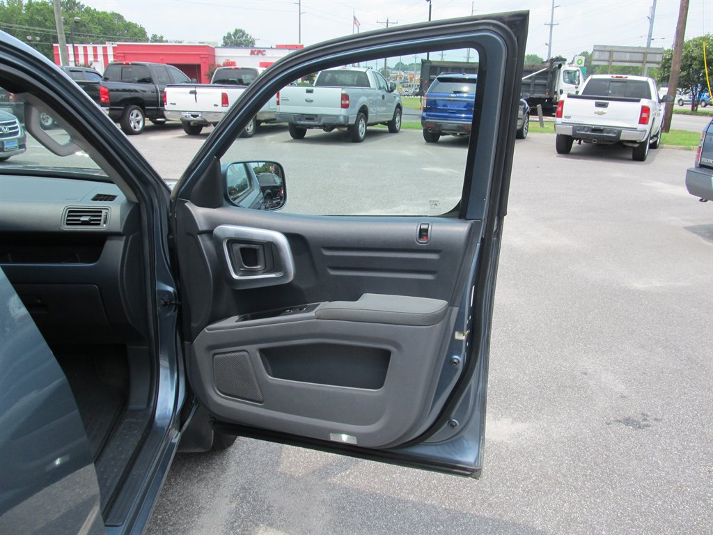 2006 Honda Ridgeline - $8,999