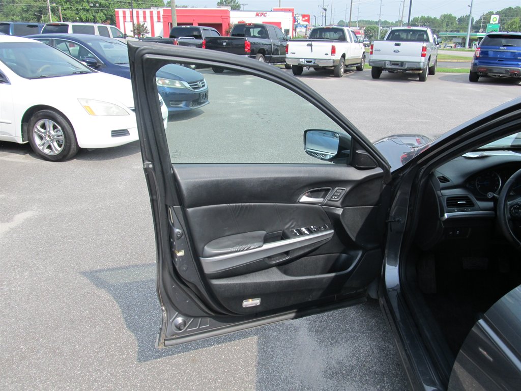 2014 Honda Crosstour - $10,999