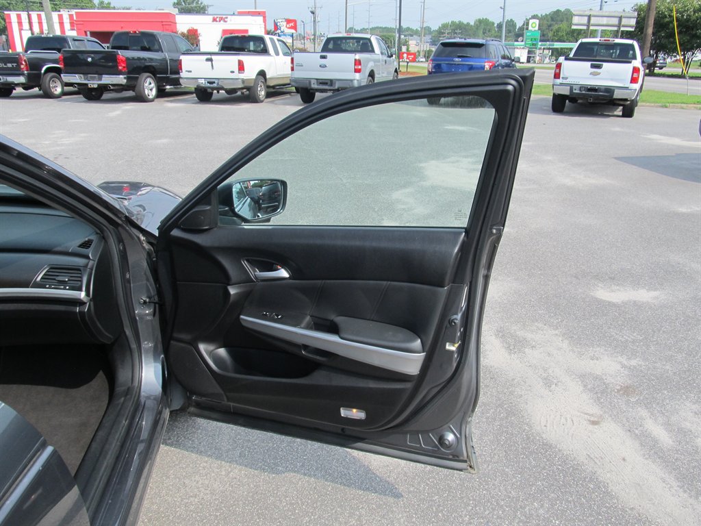 2014 Honda Crosstour - $10,999