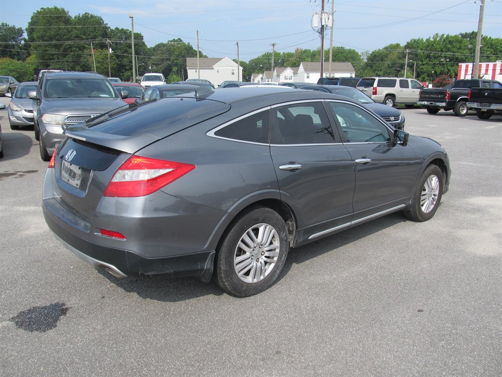 2014 Honda Crosstour - $10,999