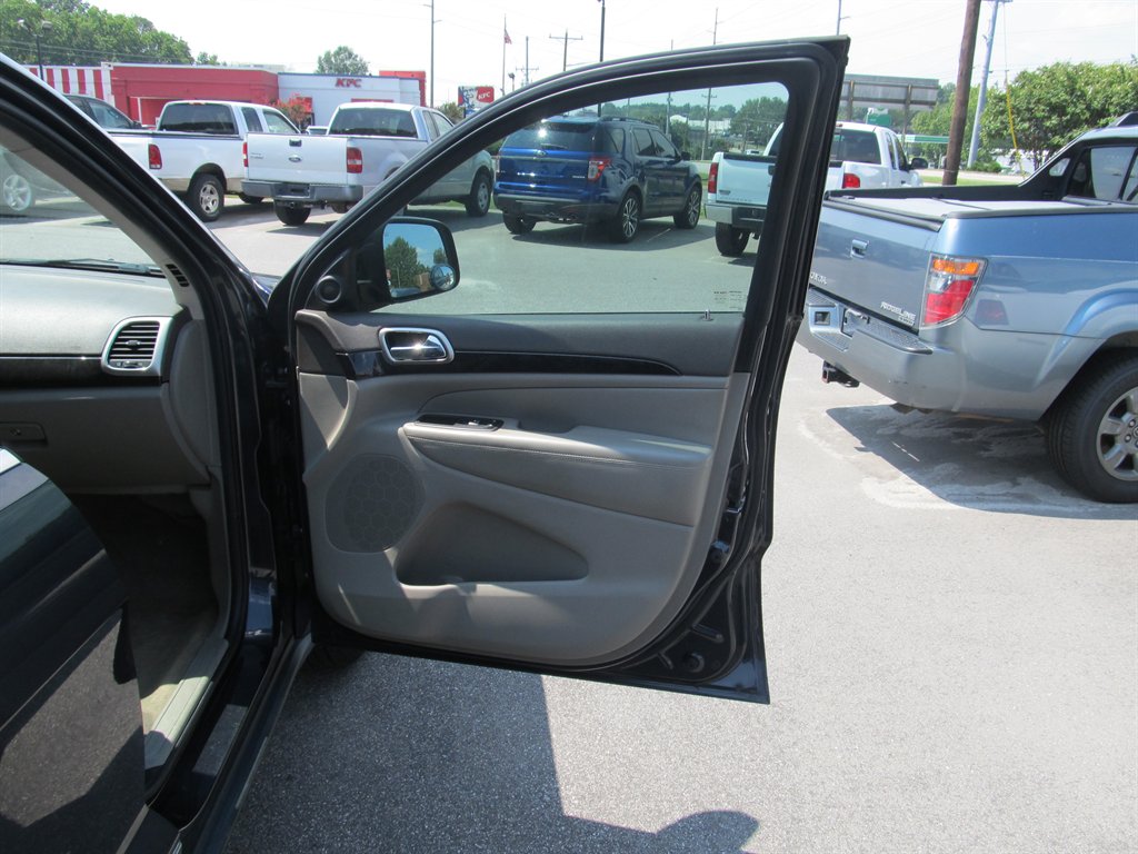 2013 Jeep Cherokee - $10,499