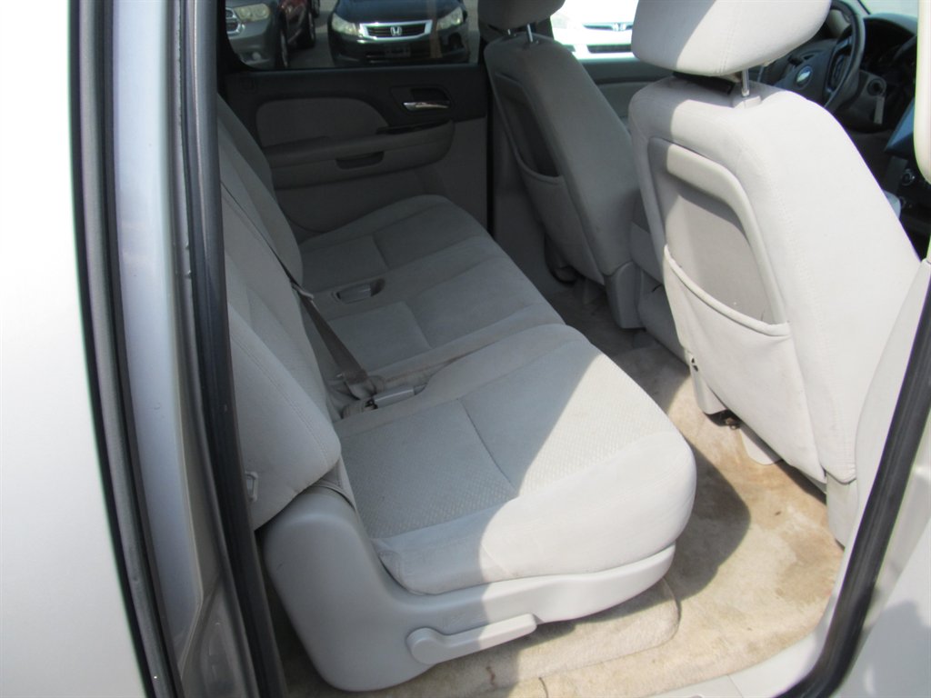 2007 Chevrolet Suburban - $8,999