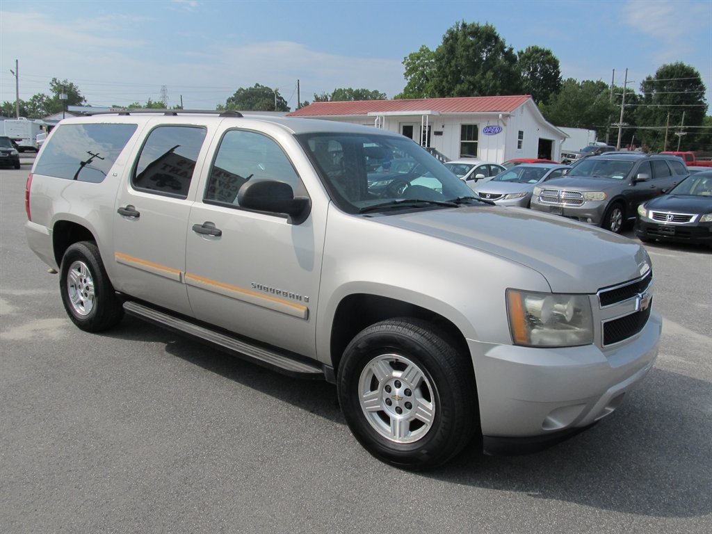 2007 Chevrolet Suburban - $8,999