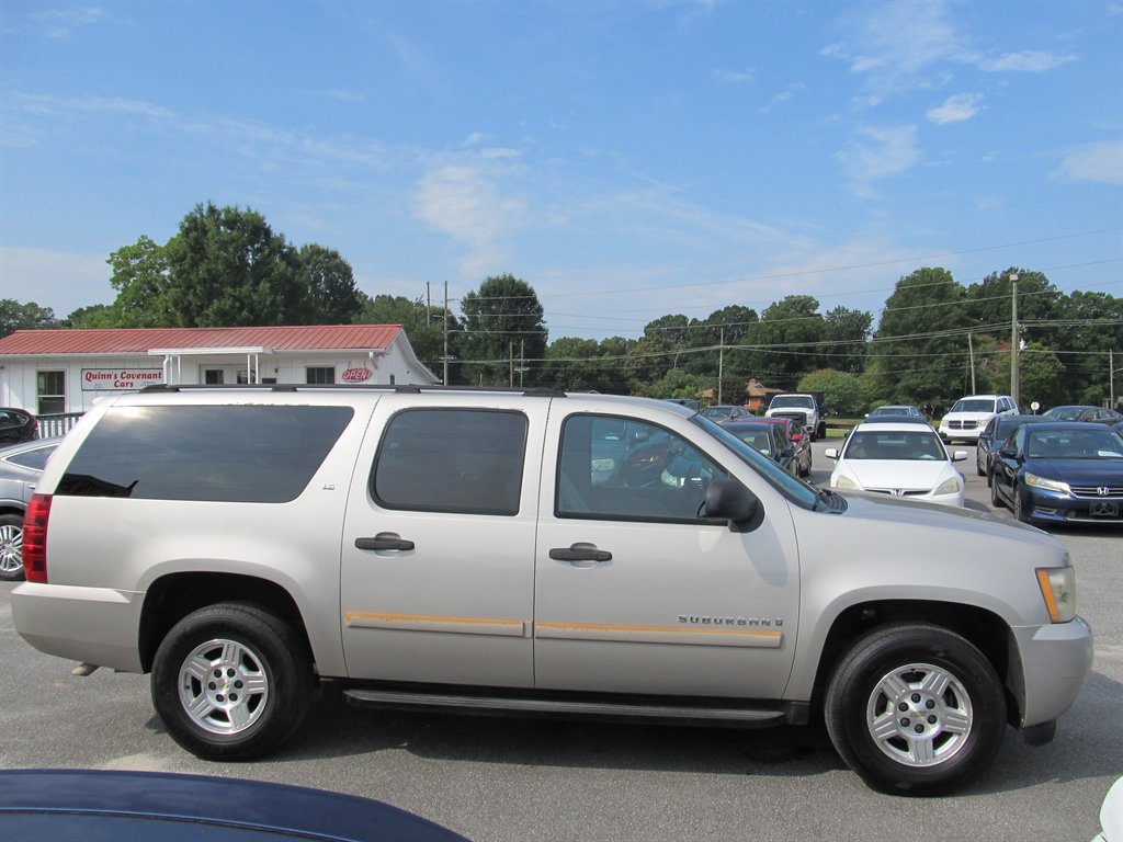 2007 Chevrolet Suburban - $8,999