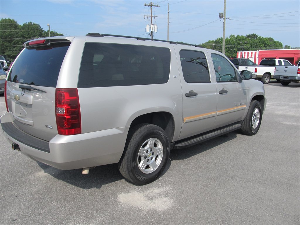 2007 Chevrolet Suburban - $8,999