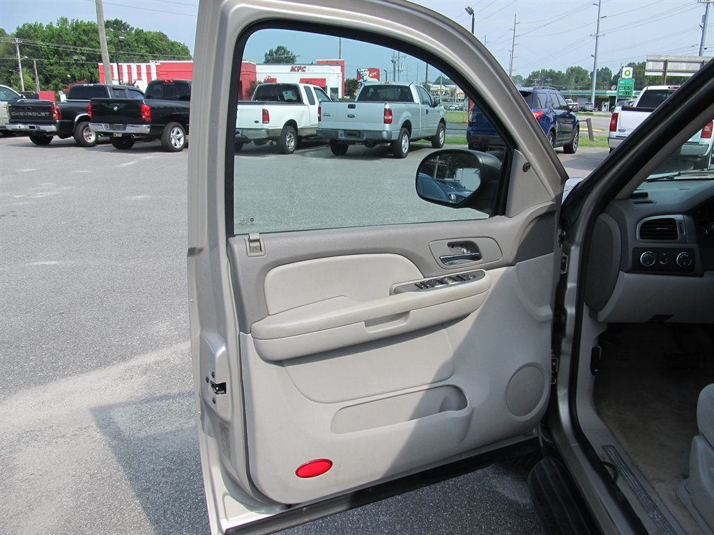 2007 Chevrolet Suburban - $8,999